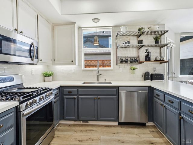 1295 Pedroncelli Dr, Windsor, CA 95492