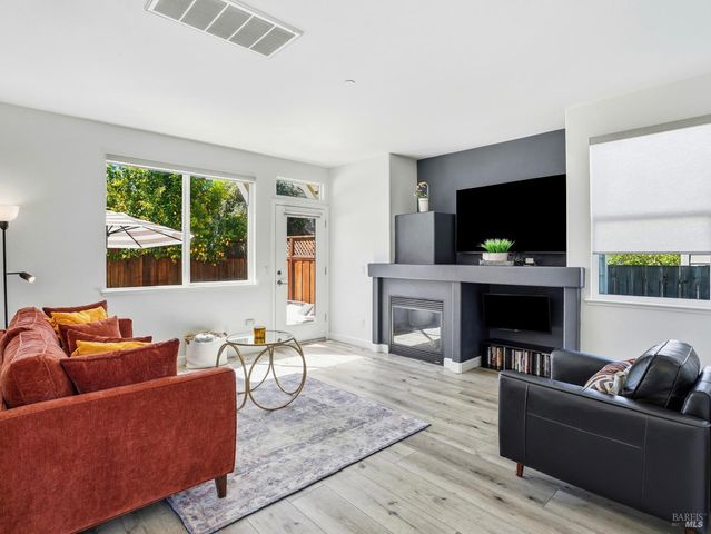 1295 Pedroncelli Dr, Windsor, CA 95492