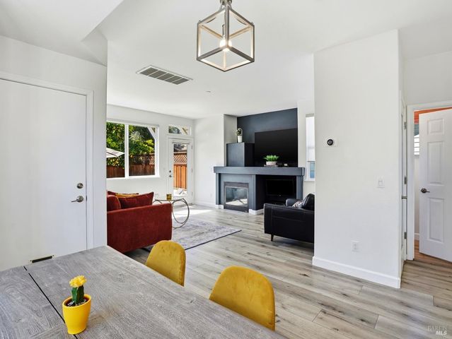 1295 Pedroncelli Dr, Windsor, CA 95492