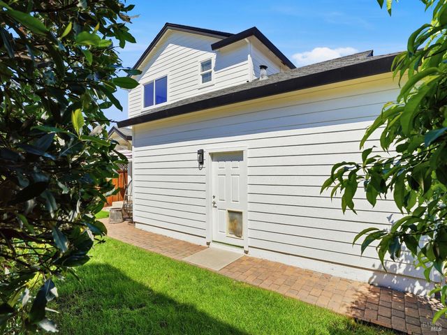 1295 Pedroncelli Dr, Windsor, CA 95492