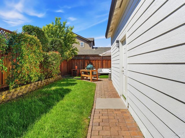 1295 Pedroncelli Dr, Windsor, CA 95492