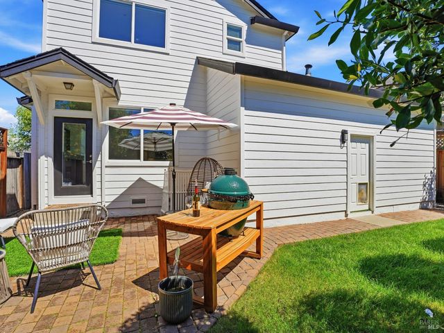 1295 Pedroncelli Dr, Windsor, CA 95492