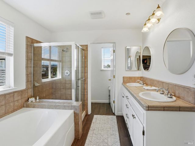 1295 Pedroncelli Dr, Windsor, CA 95492