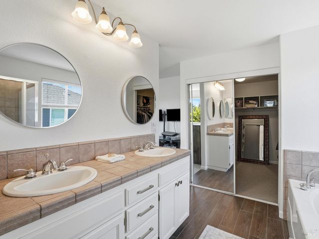 1295 Pedroncelli Dr, Windsor, CA 95492