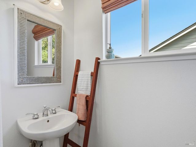 1295 Pedroncelli Dr, Windsor, CA 95492