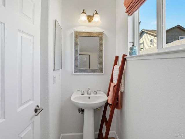 1295 Pedroncelli Dr, Windsor, CA 95492