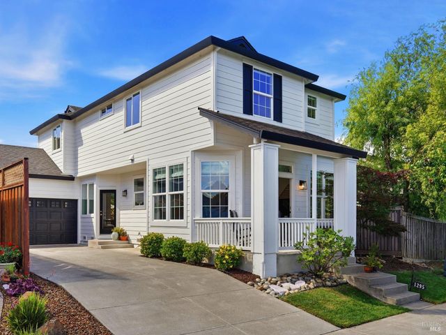 1295 Pedroncelli Dr, Windsor, CA 95492