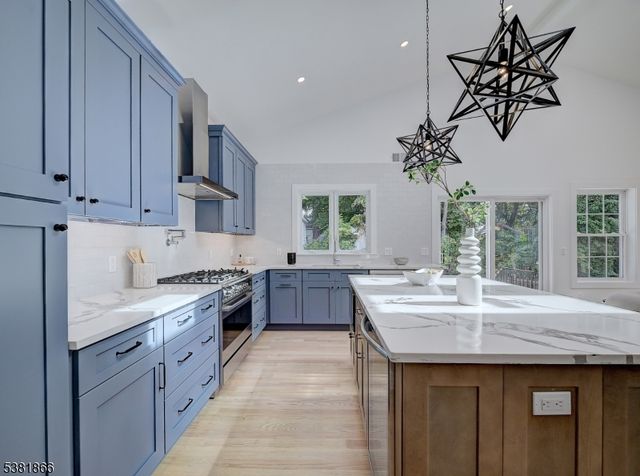 13 Collinwood Rd, Maplewood Twp., NJ 07040