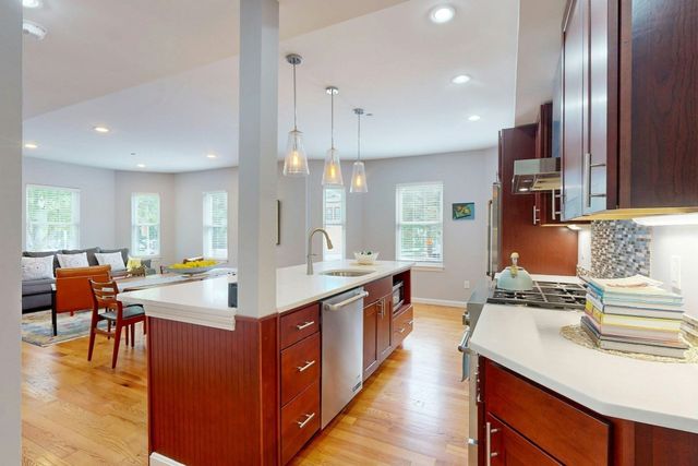 104 Holland St. 1, Somerville, MA 02144