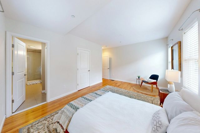 104 Holland St. 1, Somerville, MA 02144