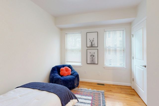104 Holland St. 1, Somerville, MA 02144