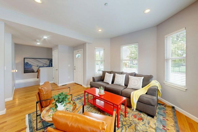104 Holland St. 1, Somerville, MA 02144