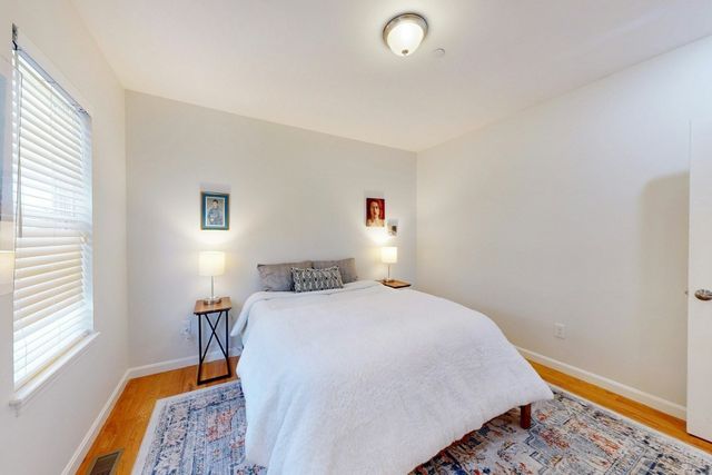 104 Holland St. 1, Somerville, MA 02144