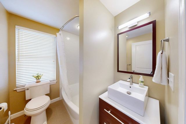 104 Holland St. 1, Somerville, MA 02144
