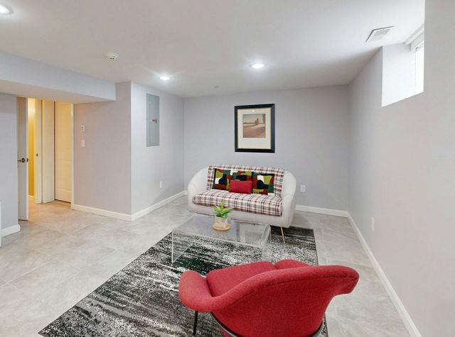 104 Holland St. 1, Somerville, MA 02144