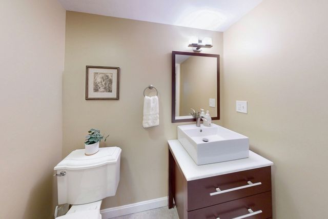104 Holland St. 1, Somerville, MA 02144