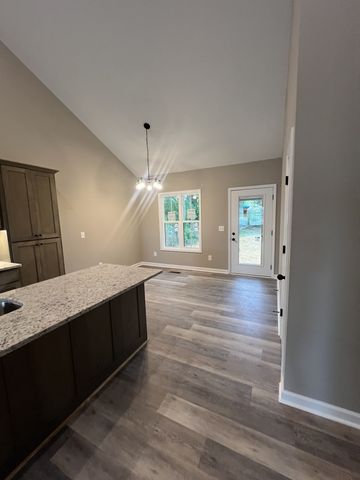 208 Strawberry St, Portland, TN 37148