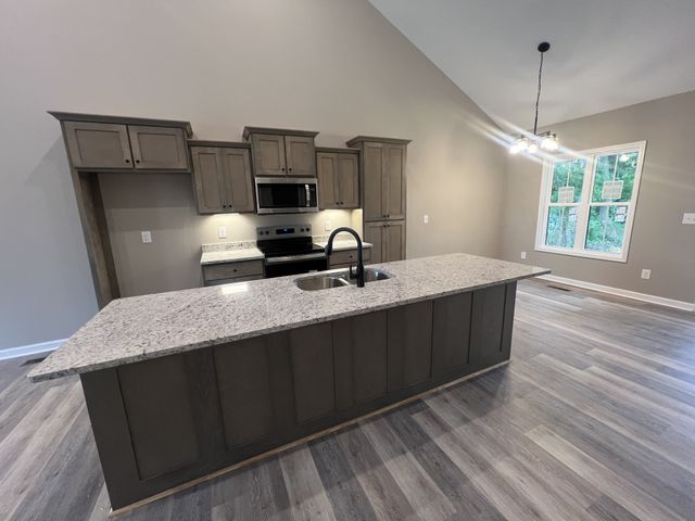 208 Strawberry St, Portland, TN 37148