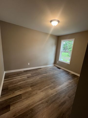 208 Strawberry St, Portland, TN 37148