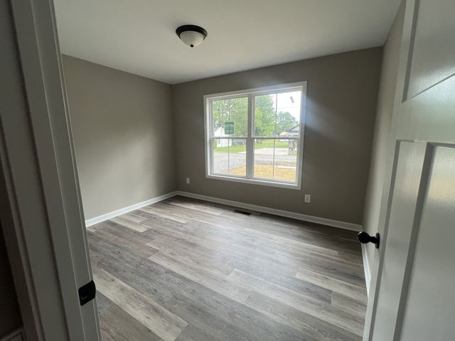 208 Strawberry St, Portland, TN 37148