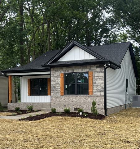208 Strawberry St, Portland, TN 37148