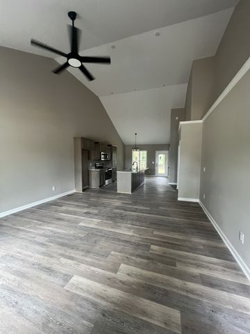 208 Strawberry St, Portland, TN 37148