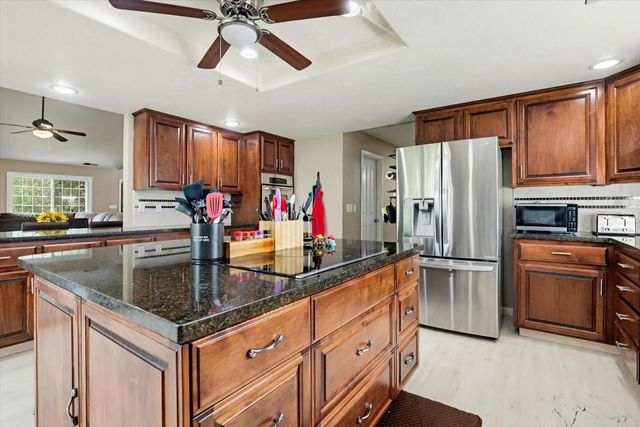 12341 Torrey Pines Dr, Auburn, CA 95602
