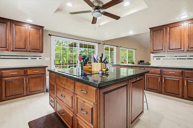 12341 Torrey Pines Dr, Auburn, CA 95602