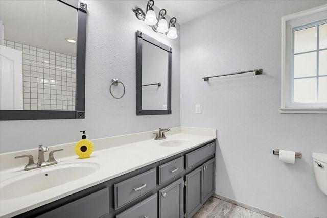12341 Torrey Pines Dr, Auburn, CA 95602