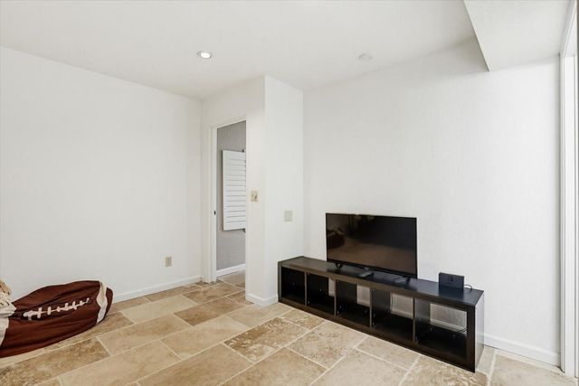 12341 Torrey Pines Dr, Auburn, CA 95602