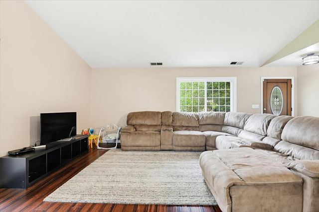 12341 Torrey Pines Dr, Auburn, CA 95602