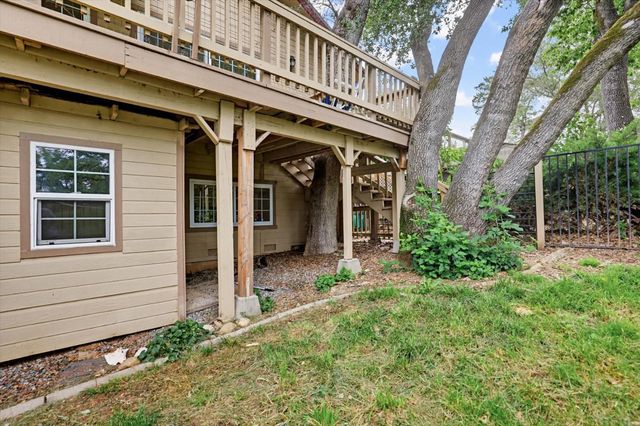 12341 Torrey Pines Dr, Auburn, CA 95602