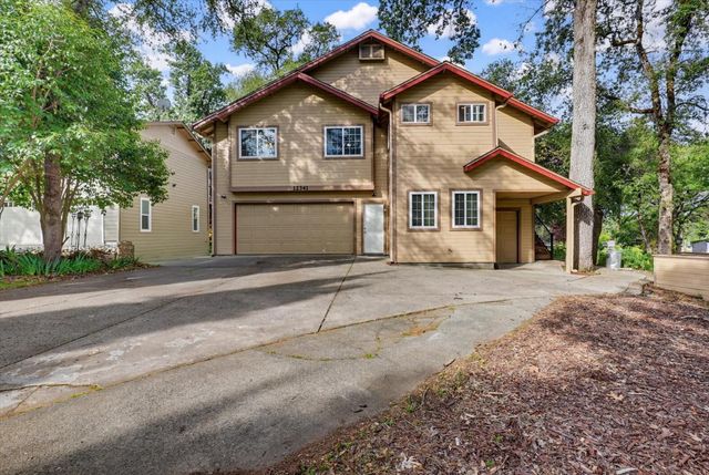 12341 Torrey Pines Dr, Auburn, CA 95602