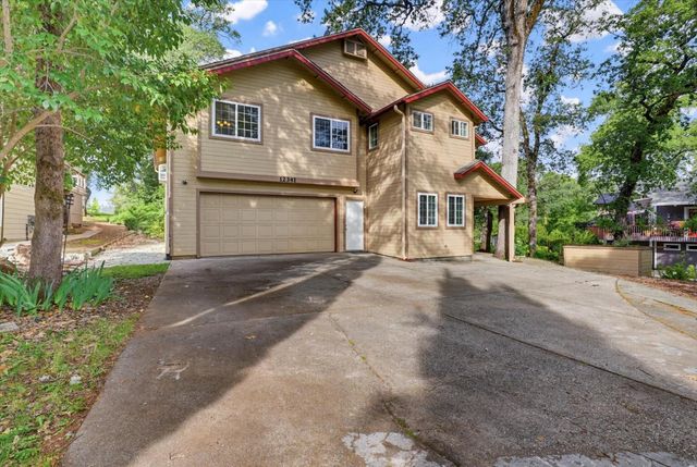 12341 Torrey Pines Dr, Auburn, CA 95602