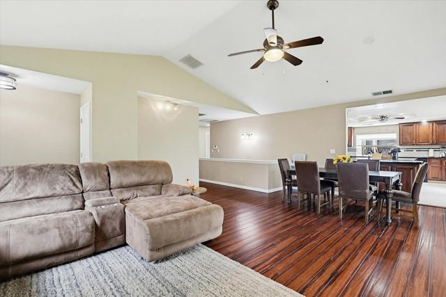 12341 Torrey Pines Dr, Auburn, CA 95602