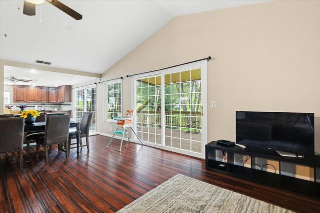 12341 Torrey Pines Dr, Auburn, CA 95602