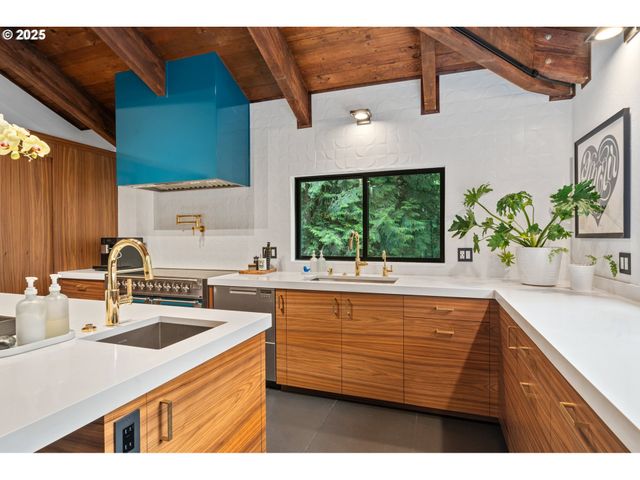 3777 PARKWOOD Way, West Linn, OR 97068