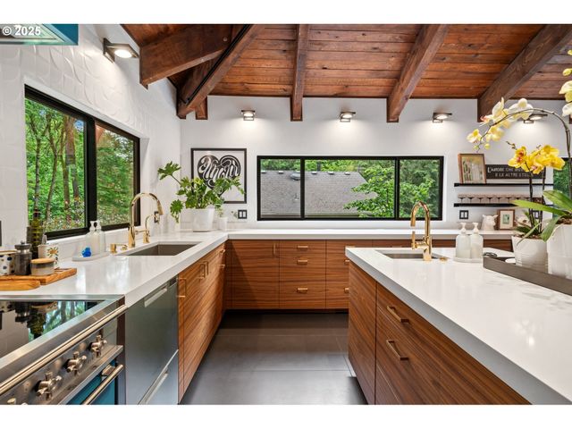 3777 PARKWOOD Way, West Linn, OR 97068