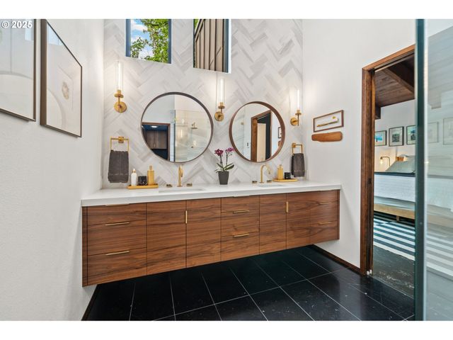 3777 PARKWOOD Way, West Linn, OR 97068