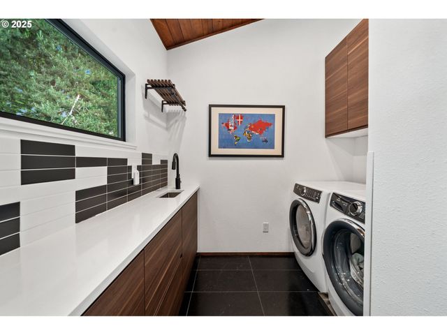 3777 PARKWOOD Way, West Linn, OR 97068