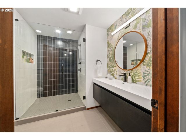 3777 PARKWOOD Way, West Linn, OR 97068