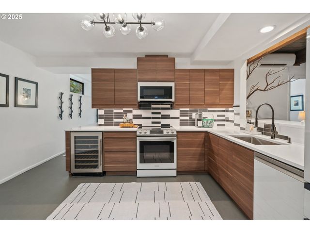 3777 PARKWOOD Way, West Linn, OR 97068