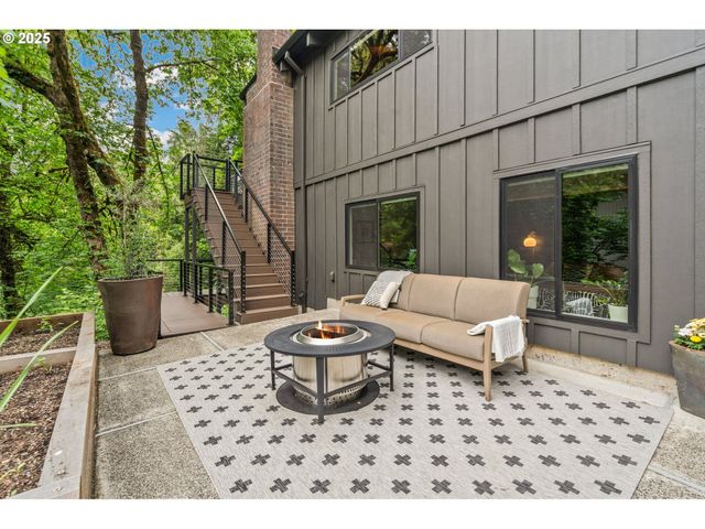 3777 PARKWOOD Way, West Linn, OR 97068