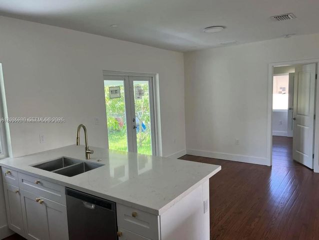 2250 SW 21 Street, Miami, FL 33145