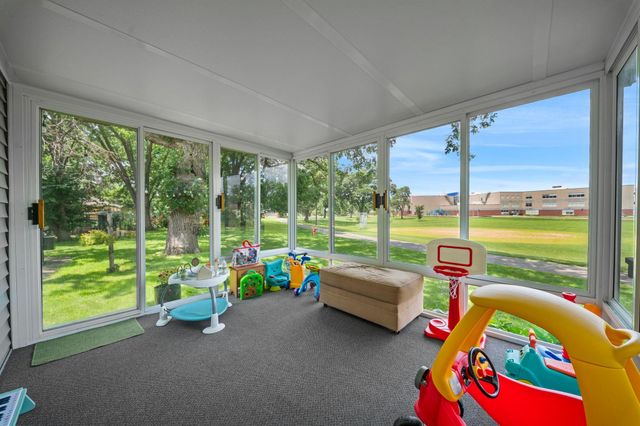 5025 Zenith Avenue N, Brooklyn Center, MN 55429