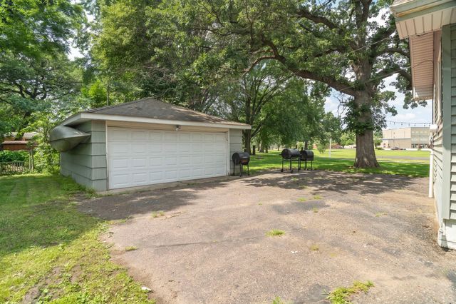 5025 Zenith Avenue N, Brooklyn Center, MN 55429