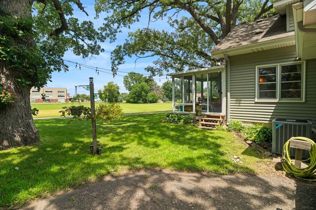 5025 Zenith Avenue N, Brooklyn Center, MN 55429