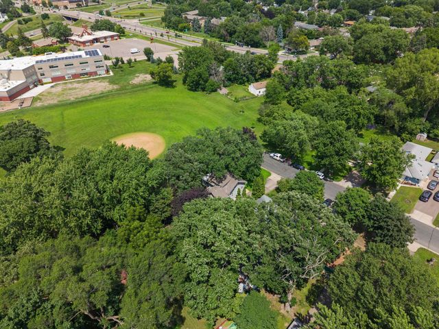 5025 Zenith Avenue N, Brooklyn Center, MN 55429