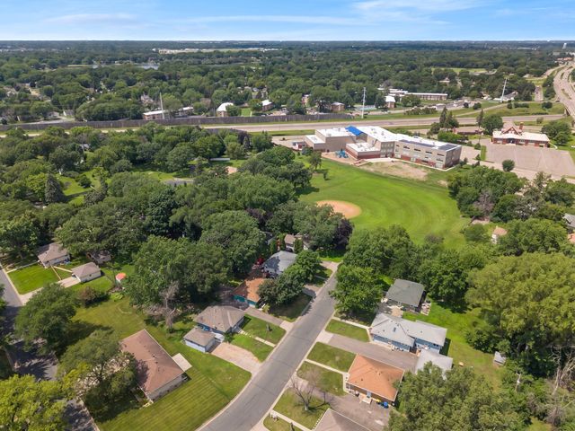 5025 Zenith Avenue N, Brooklyn Center, MN 55429