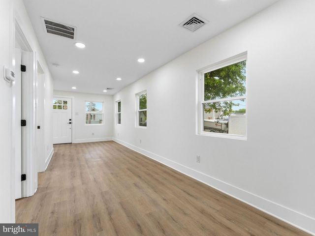 218 WOODLAND AVE, Villas, NJ 08251